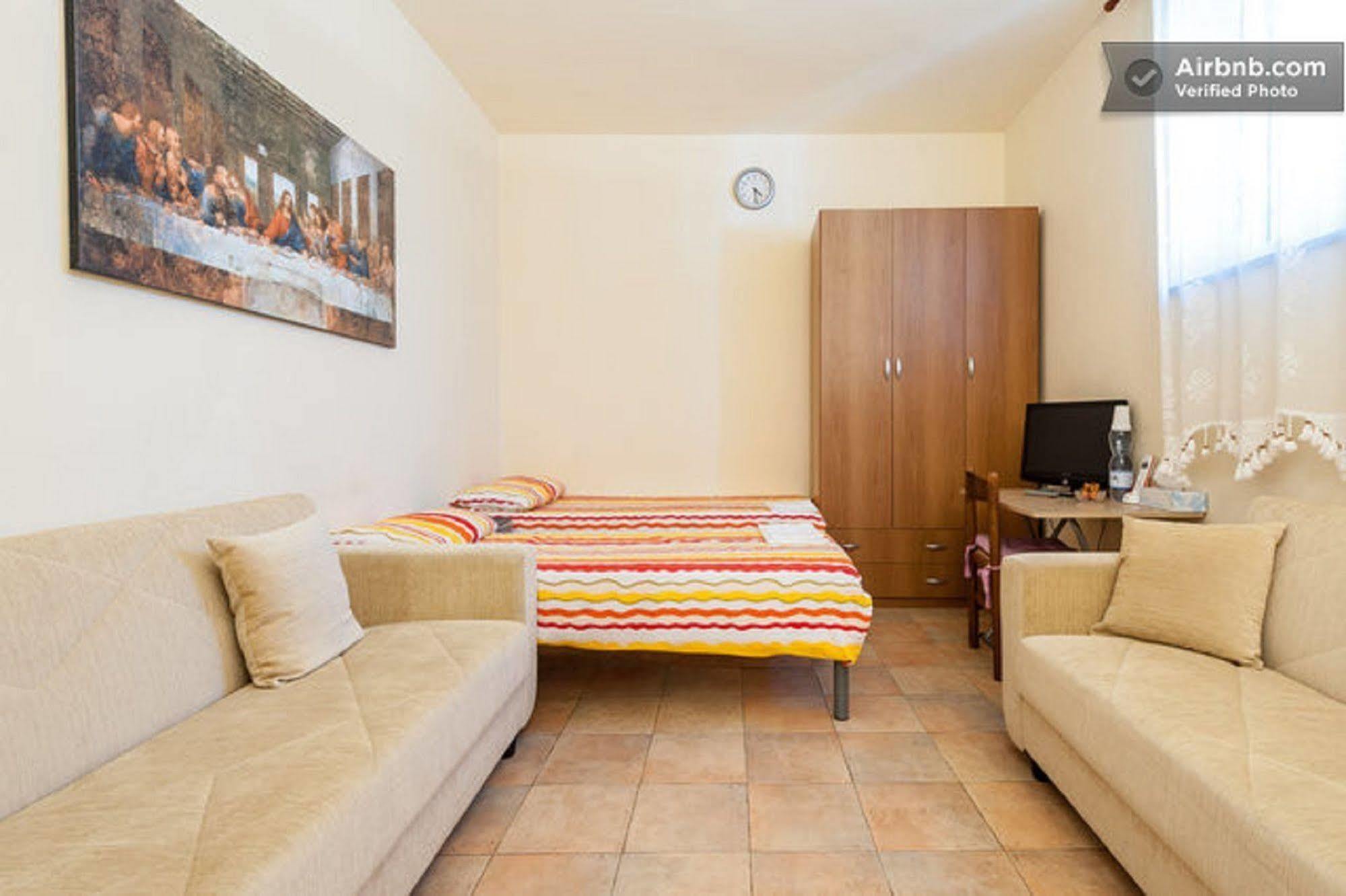 Holiday House Ospedale B&B Ghizzano Eksteriør bilde