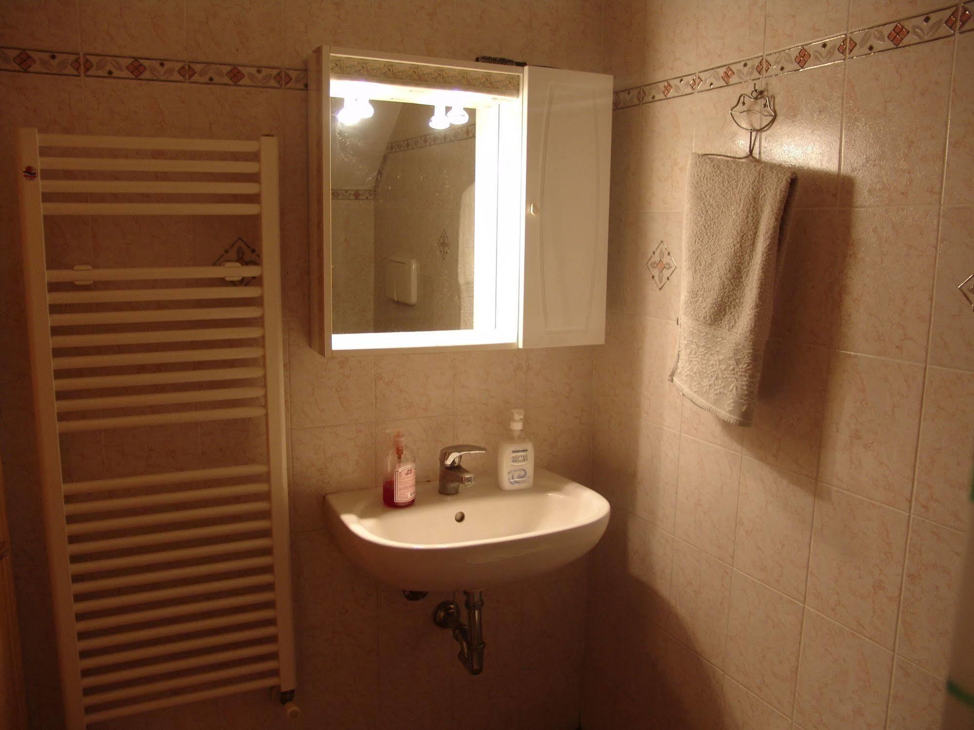 Holiday House Ospedale B&B Ghizzano Eksteriør bilde